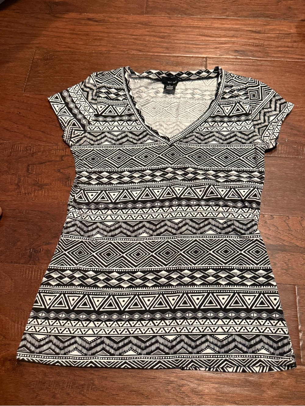 NWOT Women’s Wet Seal B&W Geometric Print Top Size L